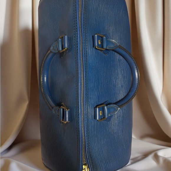 Vintage Louis Vuitton Speedy 30 – Blue Epi Leather – Excellent Condition - Picture 4 of 13